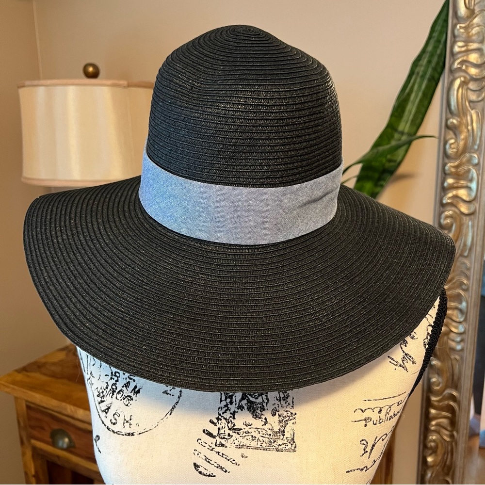 J Crew Navy Blue 100% Straw Hat w/ Chambray Blue Trim.